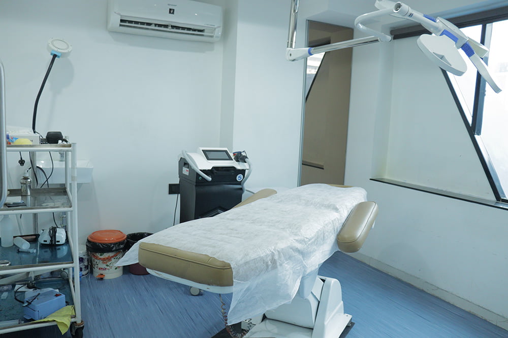 patient hairline evaluation chair with instruments at pune branch of hairfree hairgrow clinic