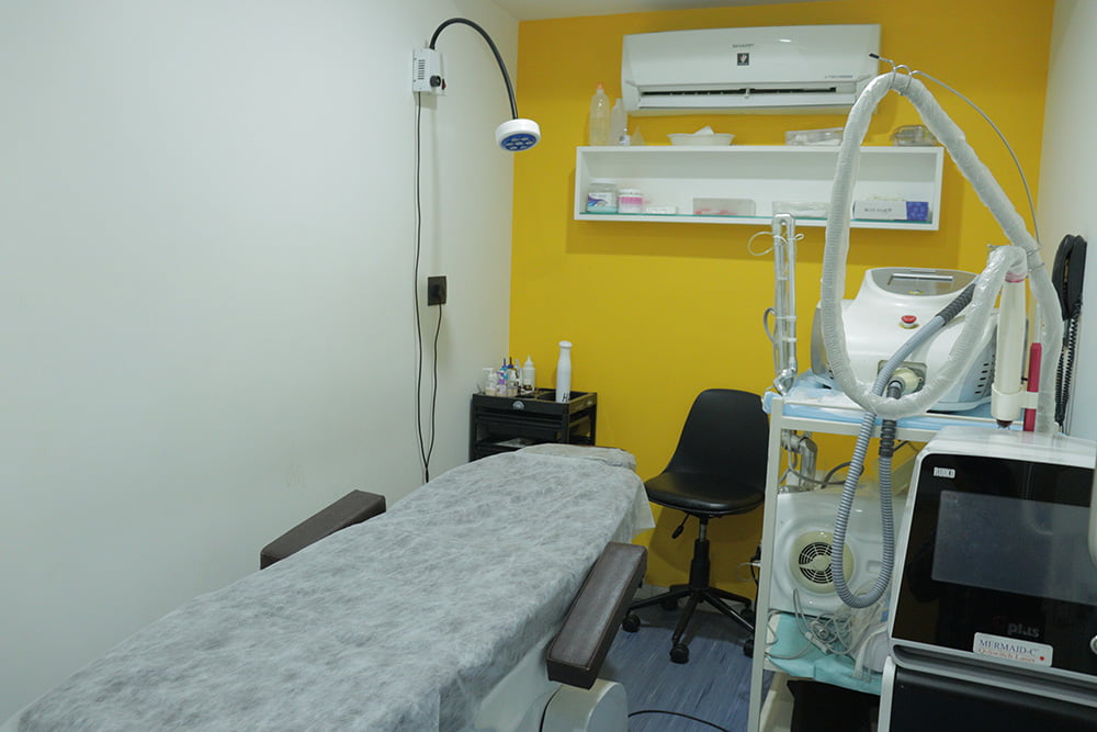 patient hair examination room with instruments at ahmedabad branch of hair free hair grow clinic