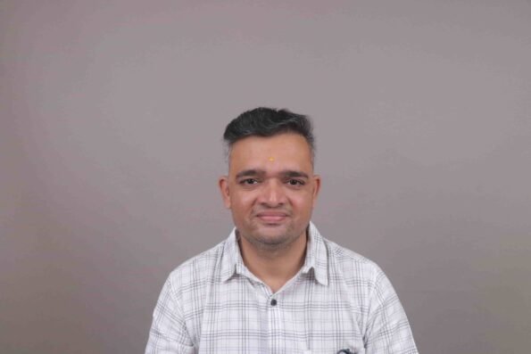 Hair Transplant Growth Chart infographic showing Month 12 with mature hair growth, natural density, and the final stage of hair transplant results.
